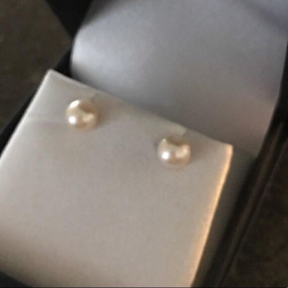 White Freshwater Cultured Pearl Stud Earrings - Picture 7 of 10